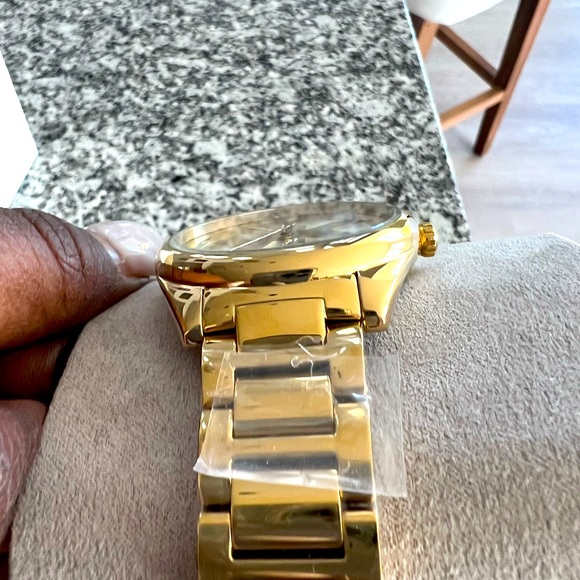 NWT Michael Kors gold watch (no longer available in stores) - Picture 6 of 10